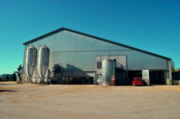 Robotická stáj v Bělé u Staré Paky.